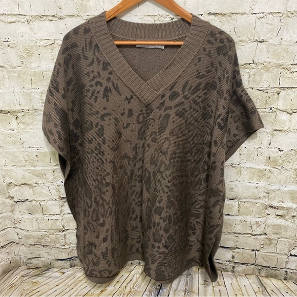 LK Collection Brown Leopard Print V Neck Sweater Poncho - Picture 1 of 5